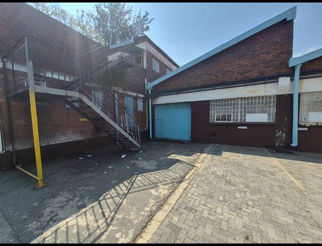 555M² WAREHOUSE TO LET IN BENROSE